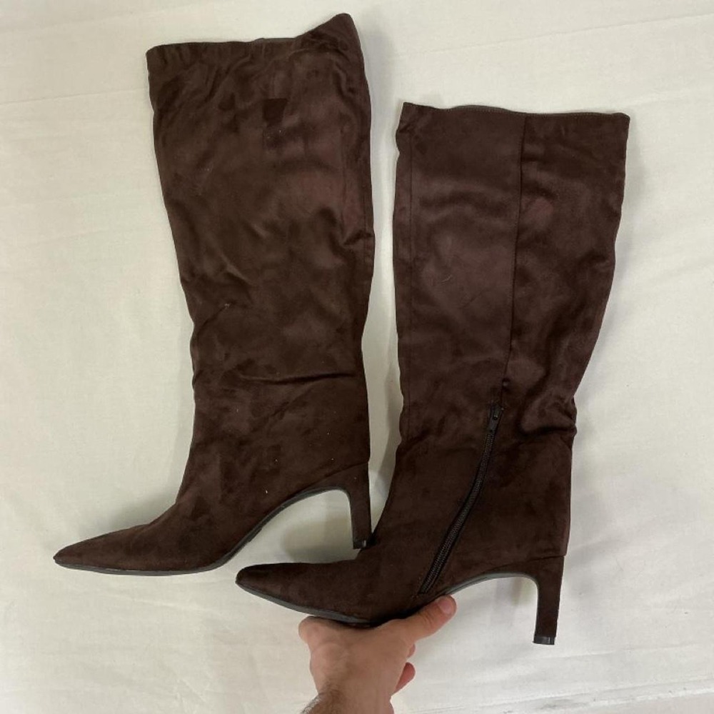 Stunning brown knee-high boots